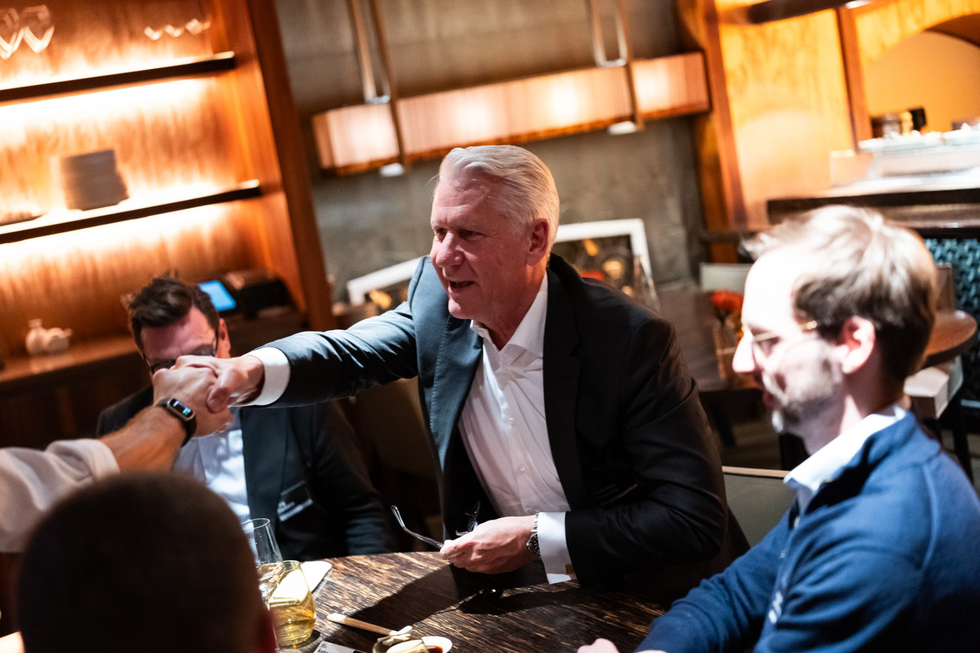 Begrüßung per Handschlag beim CEO-Dinner